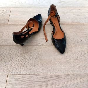 Kitten heel shoes